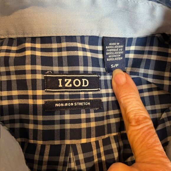 IZOD Men's Non-Iron Stretch Button Down Shirt Navy Blue Checkered Size Small - Picture 6 of 9